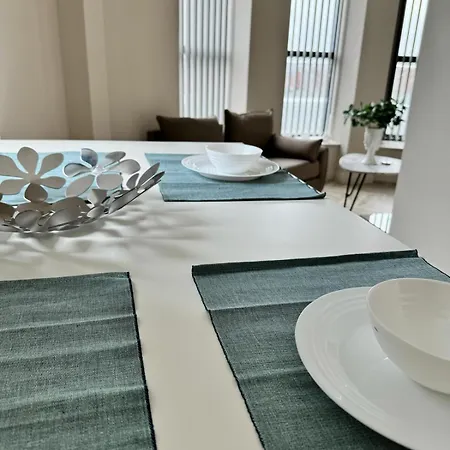 2 Bedroom Centre Penthouse * Leeds (West Yorkshire)