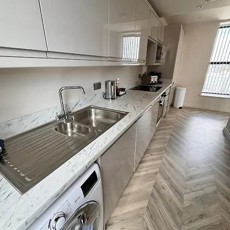 2 Bedroom Centre Penthouse * Leeds (West Yorkshire)