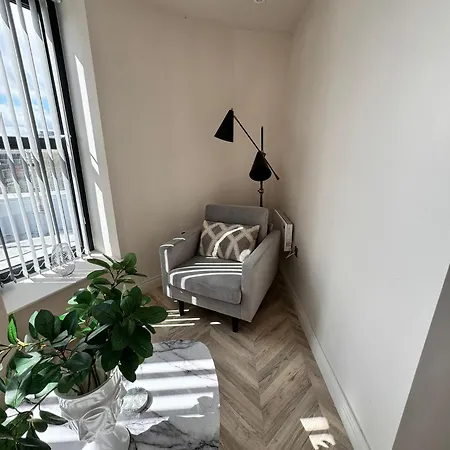2 Bedroom Centre Penthouse Leeds (West Yorkshire)