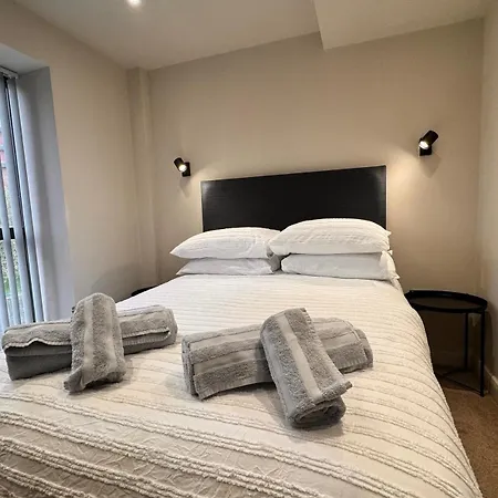 Apartment 2 Bedroom Centre Penthouse *