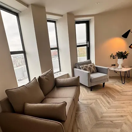 2 Bedroom Centre Penthouse Apartment